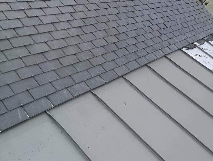 Pose de couvertures en zinc en neuf et en rénovation.